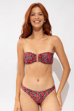 Carregar imagem no visualizador da galeria, Model Front: Rio De Sol Bas Bottom Coral-Feline Nice
