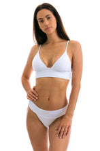 Carregar imagem no visualizador da galeria, Model Front: Rio De Sol Bas Bottom Cloque Branco Tri Cos
