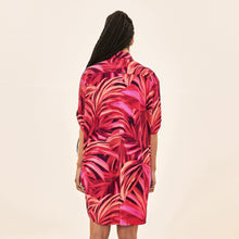 Carregar imagem no visualizador da galeria, Model Back: Uv Line Chemise Shirtdress Copacabana Upf50+
