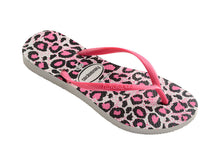 Carregar imagem no visualizador da galeria, Model Front: Havaianas Tongs Slim Animals White/Rose
