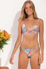 Carregar imagem no visualizador da galeria, Model Front: Rio De Sol Bas Bottom Zinnia Leblon
