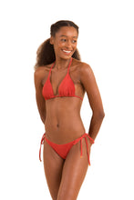 Carregar imagem no visualizador da galeria, Model Front: Rio De Sol Bas Bottom Malibu-Chili Cheeky-Tie
