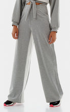 Carregar imagem no visualizador da galeria, Model Front: Alto Giro Fitness Bas Calca Bicolore Pantalona Cinza
