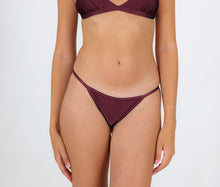 Carregar imagem no visualizador da galeria, Gallery: Rio De Sol Bas Bottom Barolo California
