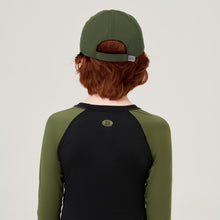 Carregar imagem no visualizador da galeria, Model Back: Uv Line Casquette Cap Teen Colors Verde Militar Upf50+
