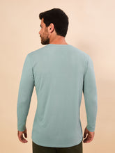 Carregar imagem no visualizador da galeria, Model Back: Uv Line T-Shirt Longsleeve New Fit Masc Verde Agua Upf50+
