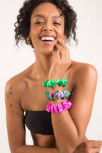 Carregar imagem no visualizador da galeria, Image 04: Rio De Sol Chouchou Dots-Energy Scrunchie
