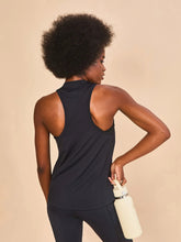 Carregar imagem no visualizador da galeria, Model Back: Uv Line Fitness Haut Regata Sport Color Fem Preto Upf50+
