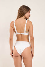 Carregar imagem no visualizador da galeria, Model Back: Rio De Sol Ensemble Set Sand-White Chantal Kora
