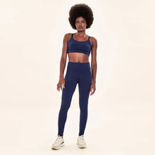 Carregar imagem no visualizador da galeria, Model Front: Uv Line Fitness Bas Legging Fit Aspen Navy Blue Upf50+

