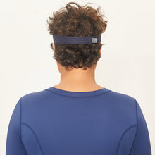 Carregar imagem no visualizador da galeria, Model Back: Uv Line Visière Visor Athletic Dry Fem Navy Blue Upf50+
