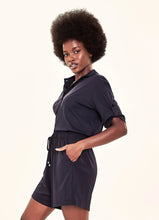 Carregar imagem no visualizador da galeria, Image 03: Uv Line Fitness Bas Shorts Fem Basic Black Upf50+
