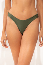 Carregar imagem no visualizador da galeria, Gallery: Rio De Sol Bas Bottom Shimmer-Croco Nara
