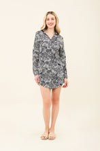 Carregar imagem no visualizador da galeria, Model Front: Uv Line Chemise Shirtdress Dalia Marinho Upf50+
