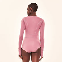Carregar imagem no visualizador da galeria, Model Back: Uv Line Une Pièce Swimsuit Macae Malva Upf50+
