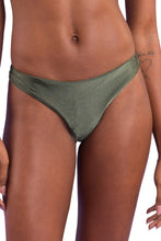Carregar imagem no visualizador da galeria, Gallery: Rio De Sol Bas Bottom Croco Essential
