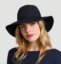 Carregar imagem no visualizador da galeria, Model Front: Uv Line Chapeau Souple/Capeline San Remo Preto
