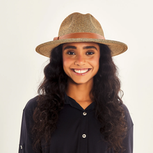 Carregar imagem no visualizador da galeria, Model Front: Uv Line Chapeau Fedora Hat Giovana Imp Fem Mescla Upf50+
