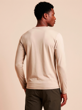 Carregar imagem no visualizador da galeria, Model Back: Uv Line T-Shirt Pour Homme Longsleeve New Fit Masc Sand Upf50+
