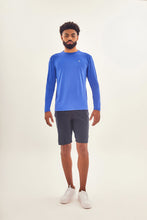 Carregar imagem no visualizador da galeria, Model Front: Uv Line T-Shirt Longsleeve Uvpro Brasil Masc Cobalto Upf50+
