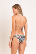 Carregar imagem no visualizador da galeria, Model Back: Rio De Sol Bas Bottom Ikat Ibiza-Comfy

