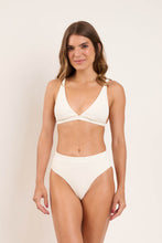 Carregar imagem no visualizador da galeria, Model Front: Rio De Sol Ensemble Set Sand-Chantilly Alba Kora
