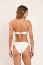 Carregar imagem no visualizador da galeria, Model Back: Rio De Sol Ensemble Set Sand-Chantilly Sara Essential-Comfy
