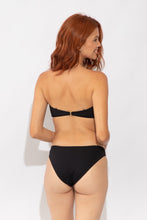 Carregar imagem no visualizador da galeria, Model Back: Rio De Sol Bas Bottom Solar-Black Essential-Comfy

