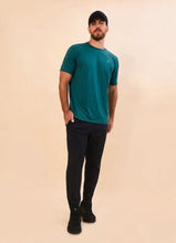 Carregar imagem no visualizador da galeria, Model Front: Uv Line T-Shirt Pour Homme T-Shirt New Fit Masc Petroleo Upf50+
