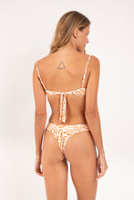 Carregar imagem no visualizador da galeria, Model Back: Rio De Sol Ensemble Set Sahari Juliette Nara
