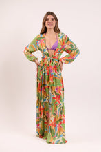 Carregar imagem no visualizador da galeria, Model Front: Rio De Sol Vêtement De Plage Tropical Long Dress Verona
