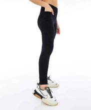 Carregar imagem no visualizador da galeria, Image 02: Alto Giro Fitness Bas Legging Unique Recortes Preto
