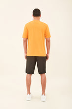 Carregar imagem no visualizador da galeria, Model Back: Uv Line T-Shirt Pour Homme T-Shirt Uvpro Laranja Upf50+
