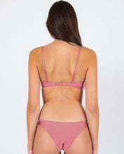 Carregar imagem no visualizador da galeria, Image 06: Rio De Sol Ensemble Set Shimmer-Confetti Bandeau-Knot Essential
