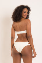 Carregar imagem no visualizador da galeria, Model Back: Rio De Sol Haut Top Off-White Bandeau-Reto
