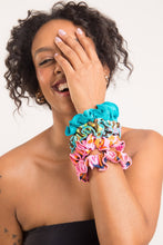 Carregar imagem no visualizador da galeria, Image 02: Rio De Sol Chouchou Amore-Pink Scrunchie
