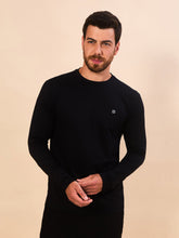 Carregar imagem no visualizador da galeria, Model Front: Uv Line T-Shirt Longsleeve Skin Infratherm Masc Preto Upf50+
