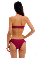 Carregar imagem no visualizador da galeria, Model Back: Rio De Sol Ensemble Set Uv-Desejo Bandeau-Reto Madrid

