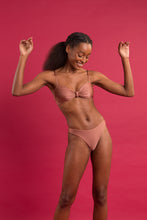 Carregar imagem no visualizador da galeria, Image 09: Rio De Sol Ensemble Set Shimmer-Copper Bandeau-Joy Nice-Fio
