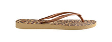 Carregar imagem no visualizador da galeria, Model Back: Havaianas Tongs Slim Animals Beige
