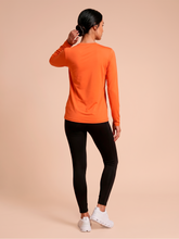 Carregar imagem no visualizador da galeria, Model Back: Uv Line T-Shirt Longsleeve Uvpro Fem Pitanga Upf50+
