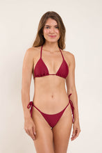 Carregar imagem no visualizador da galeria, Model Front: Rio De Sol Bas Bottom Touch-Carmim Cheeky-Tie
