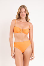 Carregar imagem no visualizador da galeria, Model Front: Rio De Sol Haut Top Bio-Laranjada Sara
