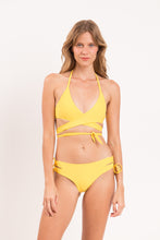 Carregar imagem no visualizador da galeria, Model Front: Rio De Sol Haut Top Amarelo Kate

