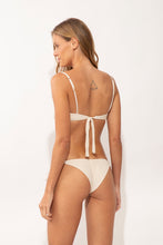 Carregar imagem no visualizador da galeria, Model Back: Rio De Sol Bas Bottom Malibu-Natural Cheeky-Tie
