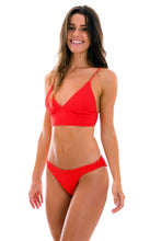 Carregar imagem no visualizador da galeria, Model Front: Rio De Sol Bas Bottom Cotele-Tomate Comfy
