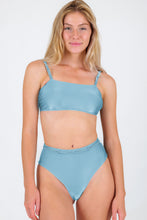 Carregar imagem no visualizador da galeria, Gallery: Rio De Sol Ensemble Set Mirante Bandeau-Reto Hotpants

