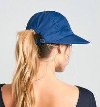 Carregar imagem no visualizador da galeria, Model Back: Uv Line Casquette Visor Nice Fem Navy Blue Upf50+
