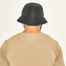 Carregar imagem no visualizador da galeria, Model Back: Uv Line Bob Bucket Colors Preto Upf50+
