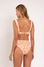 Carregar imagem no visualizador da galeria, Model Back: Rio De Sol Bas Bottom Sahari Hotpants
